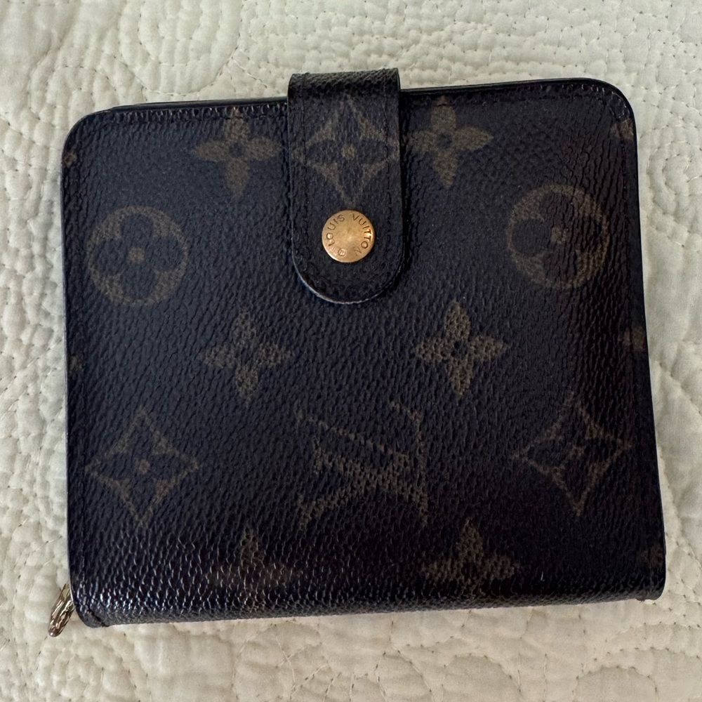 Preloved Louis Vuitton Compact Zip wallet